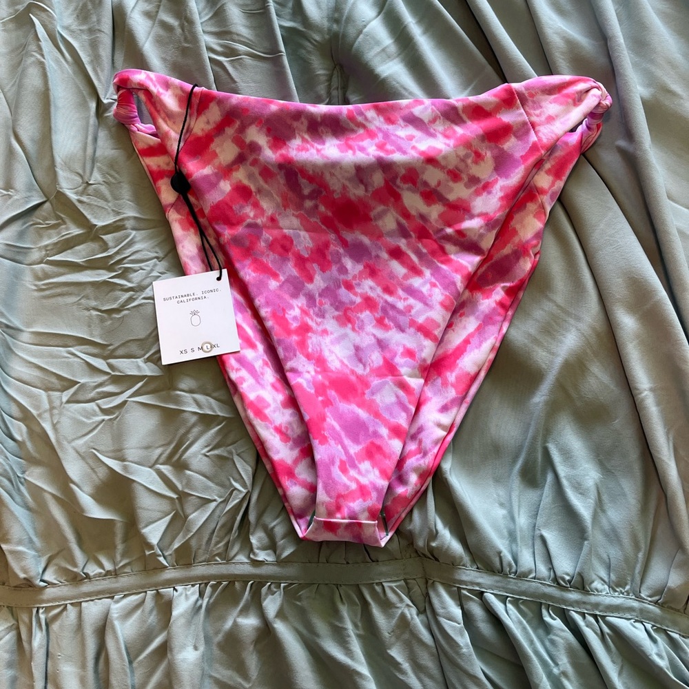 Skatie high waisted high leg bottoms!